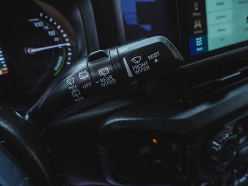 Used 2024 Jeep Wrangler Unlimited Sahara image 26