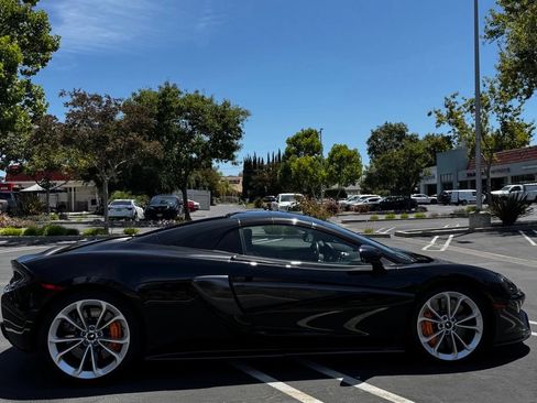 Used 2019 McLaren 570S Spider RWD image 17