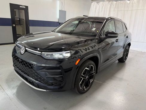 Used 2025 Volkswagen Tiguan SEL R-Line image 22