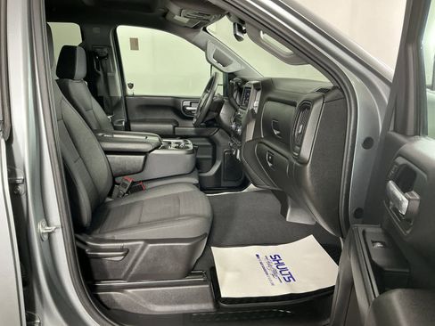 Used 2024 Chevrolet Silverado 2500 Custom w/ Custom Value Package image 4