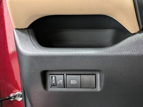 Used 2022 Toyota RAV4 LE AWD/4WD image 22