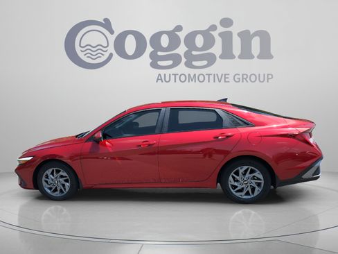 Certified 2024 Hyundai Elantra Blue FWD image 2