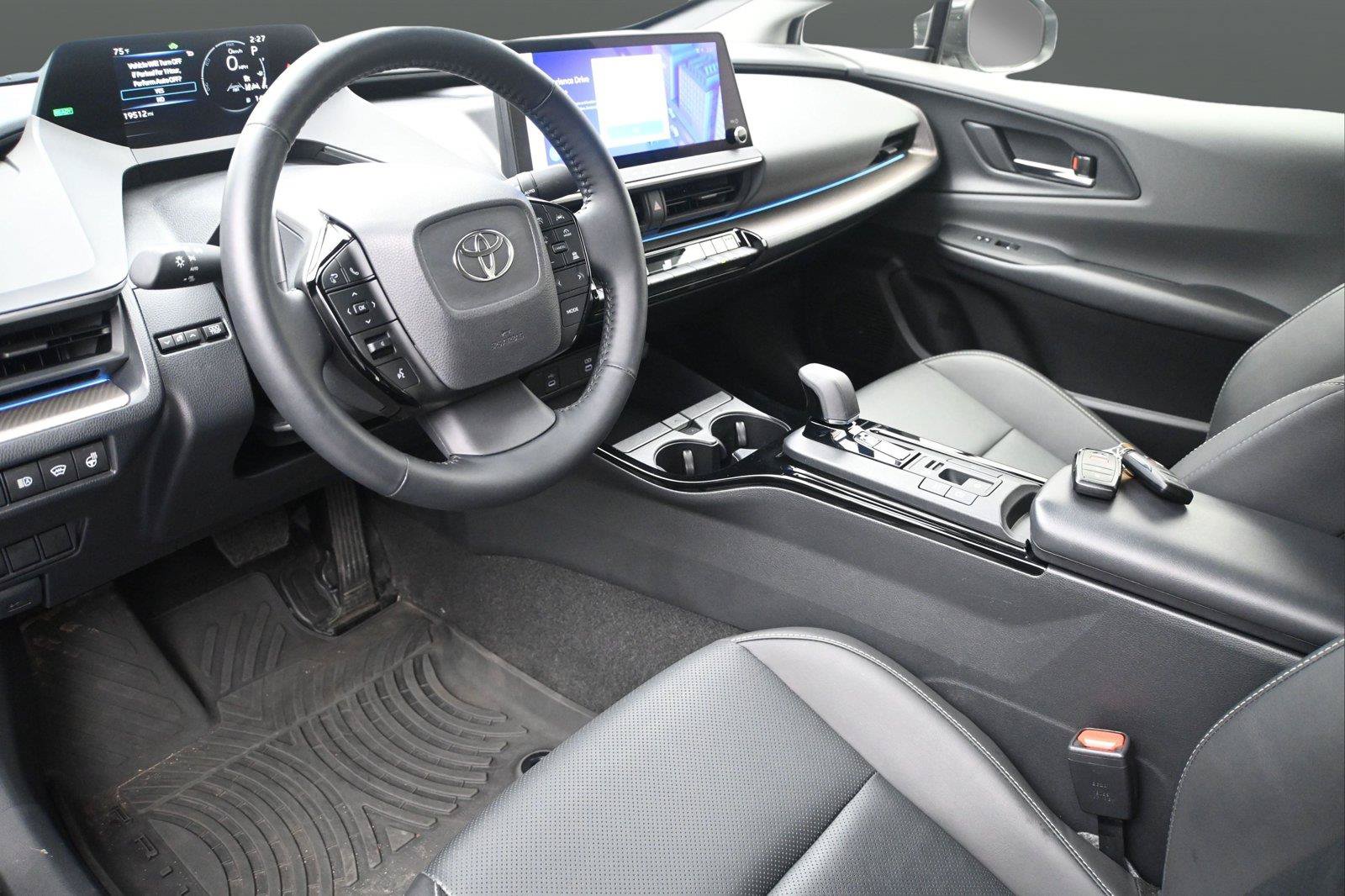Used 2024 Toyota Prius XLE AWD/4WD image 2