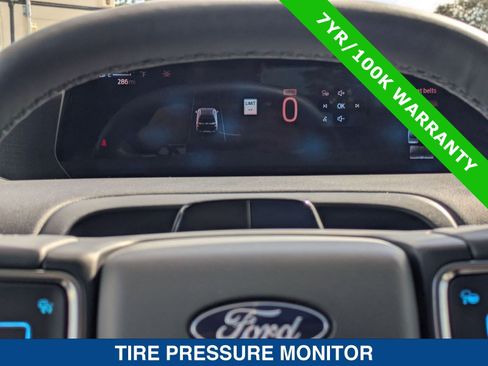 Certified 2025 Ford Expedition Active image 33