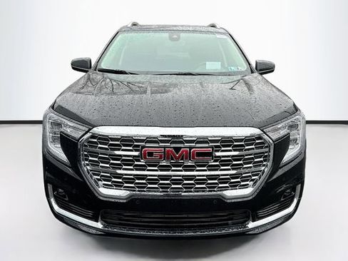 Used 2023 GMC Terrain Denali image 2