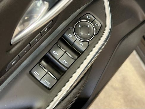 Used 2020 Cadillac XT4 Premium Luxury w/ Cold Weather Package image 17