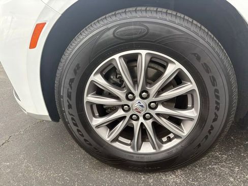 Used 2024 Buick Enclave Premium image 9