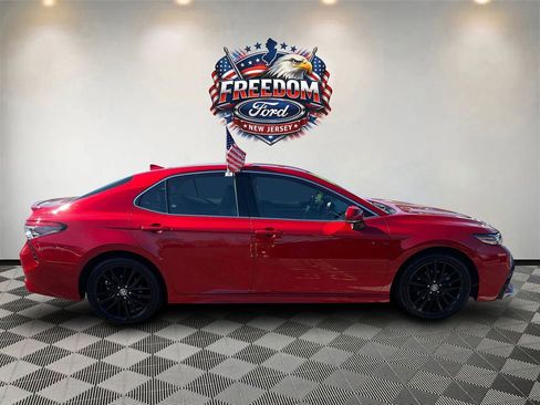 Used 2023 Toyota Camry XSE FWD image 3
