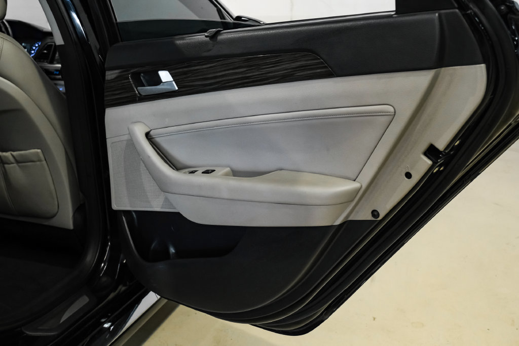 Used 2015 Hyundai Sonata Limited w/ Option Group 05 FWD image 41