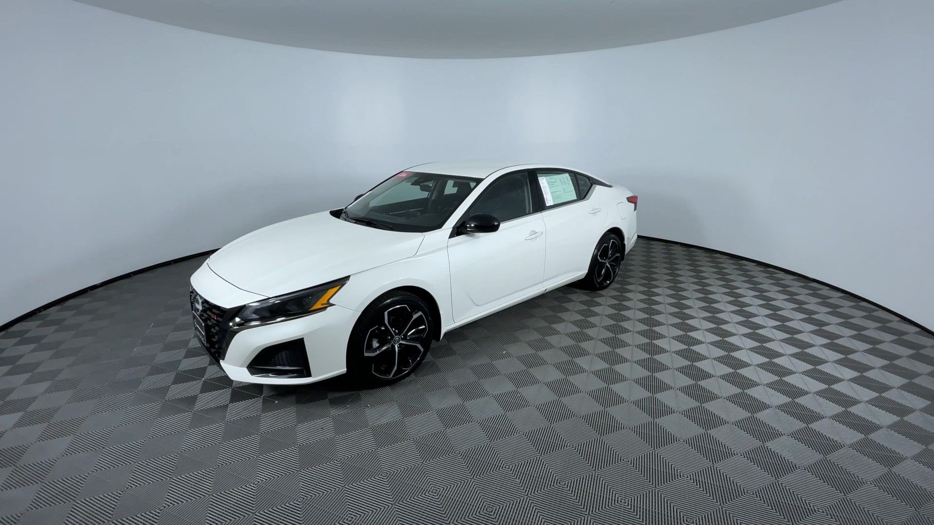 Certified 2025 Nissan Altima 2.5 SR AWD/4WD image 4