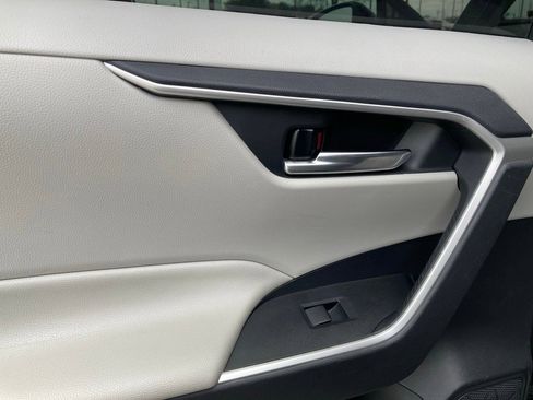 Used 2019 Toyota RAV4 XLE image 12