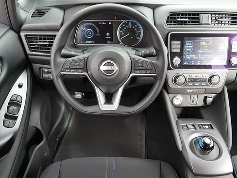 Used 2025 Nissan Leaf S image 16