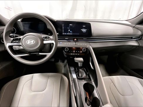 Used 2024 Hyundai Elantra SEL image 21