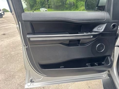 Used 2019 Ford Expedition XLT w/ Equipment Group 202A RWD image 16