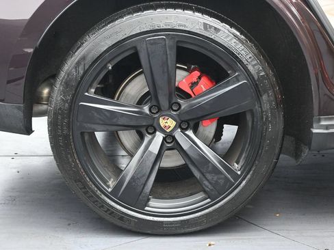 Used 2023 Porsche Macan S AWD/4WD image 13