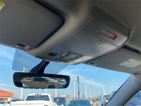 Used 2022 Volkswagen Atlas SE image 31