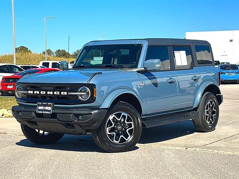 Used 2025 Ford Bronco Outer Banks AWD/4WD image 2