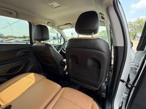 Used 2019 Chevrolet Trax LT w/ LT Convenience Package FWD image 13