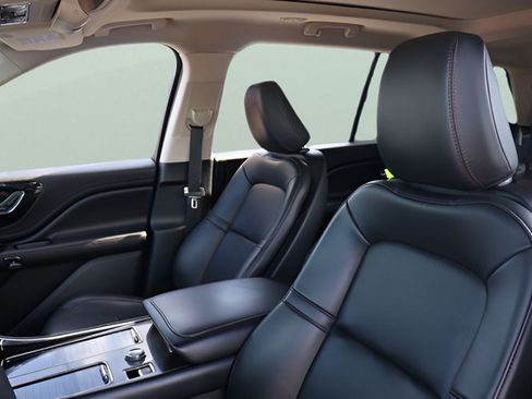 Used 2024 Lincoln Aviator AWD w/ Premium Package image 15