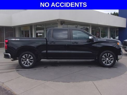 Certified 2022 Chevrolet Silverado 1500 LT AWD/4WD image 2