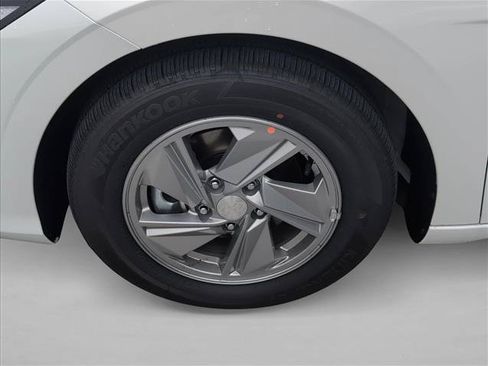 New 2026 Hyundai Elantra SE FWD image 10