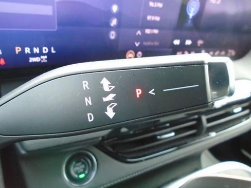 Certified 2025 Buick Enclave Preferred image 9