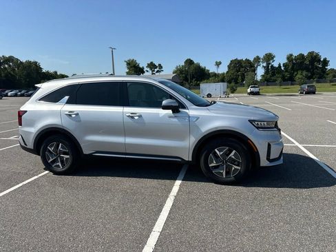 Used 2024 Kia Sorento EX FWD image 3