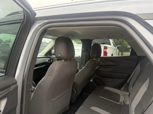 Used 2021 Chevrolet TrailBlazer LT w/ Convenience Package FWD image 12