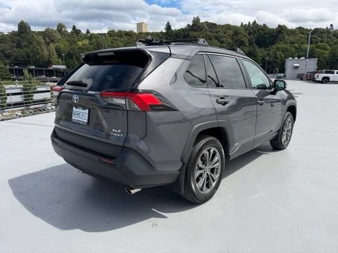 Certified 2022 Toyota RAV4 XLE Premium AWD/4WD image 5