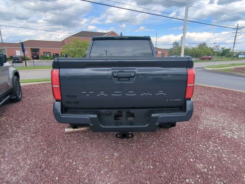 Used 2024 Toyota Tacoma TRD Sport AWD/4WD image 7