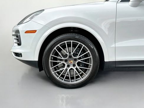 Certified 2023 Porsche Cayenne S w/ Premium Package Plus AWD/4WD image 33