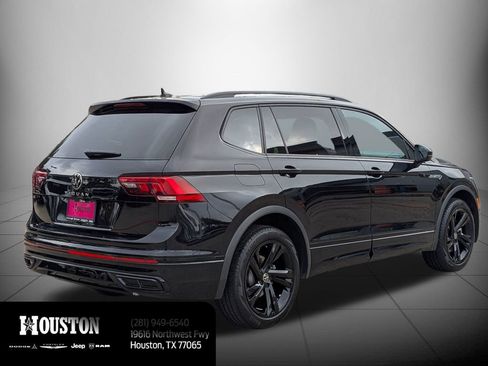Used 2023 Volkswagen Tiguan SE R-Line image 3