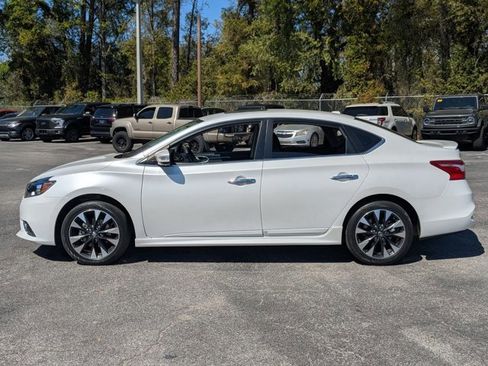 Used 2019 Nissan Sentra SR w/ Premium Package (SR) image 9