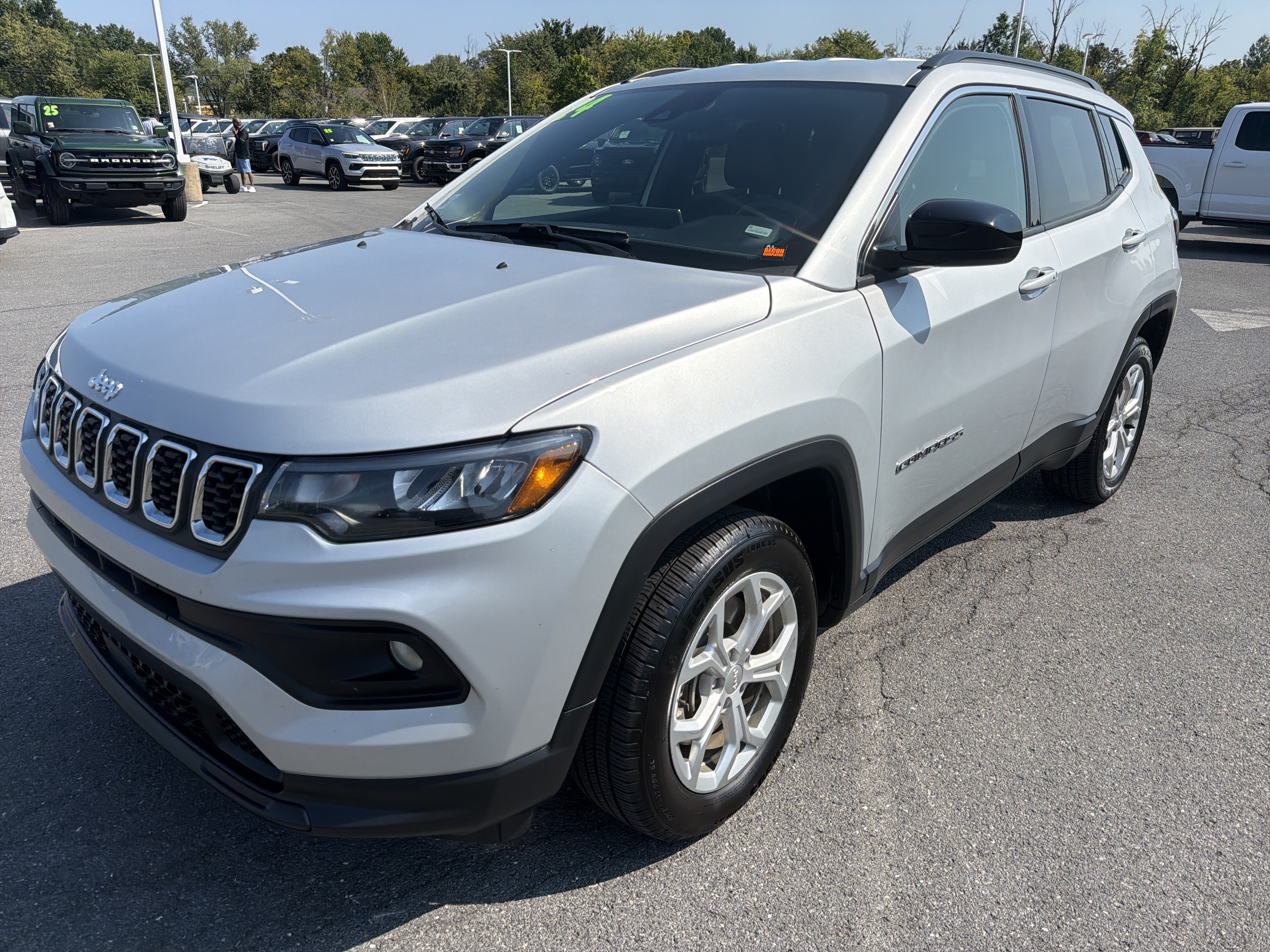 Used 2024 Jeep Compass Latitude AWD/4WD image 8
