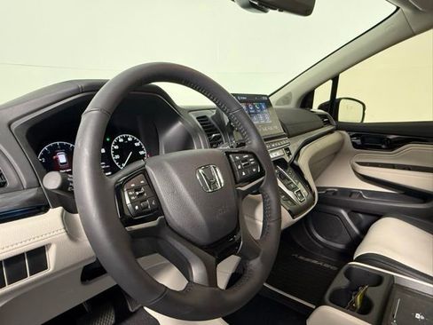 Used 2026 Honda Odyssey Elite image 12