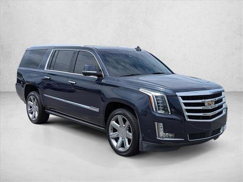 Used 2017 Cadillac Escalade ESV Premium Luxury RWD image 3