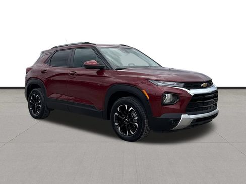 Used 2023 Chevrolet TrailBlazer LT w/ Convenience Package AWD/4WD image 3