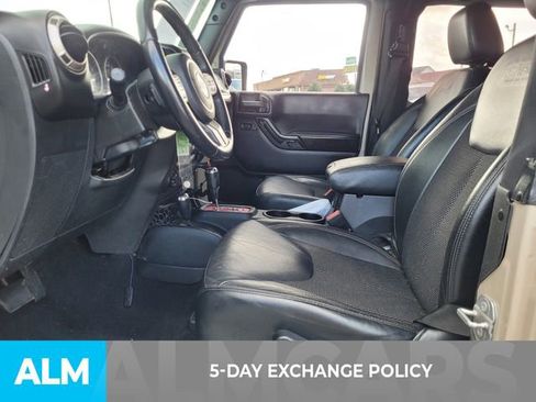 Used 2016 Jeep Wrangler Sahara image 4