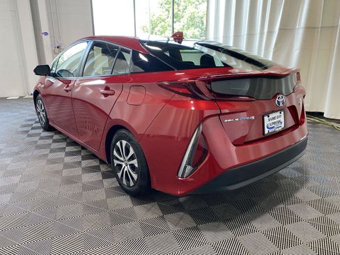 Used 2021 Toyota Prius Prime XLE w/ Carpet Mat Package (TMS) FWD image 10