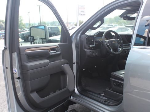New 2026 Chevrolet Silverado 3500 High Country w/ Technology Package AWD/4WD image 12