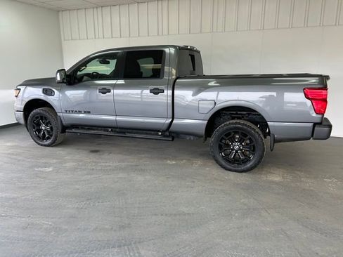 Used 2018 Nissan Titan SL w/ Midnight Edition AWD/4WD image 5