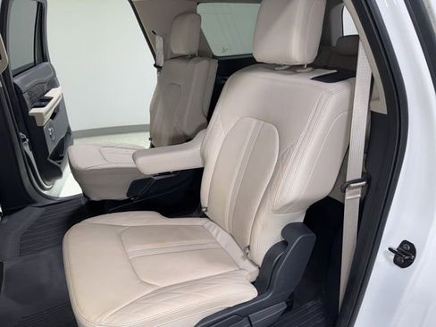 Used 2023 Ford Expedition Max Platinum image 2
