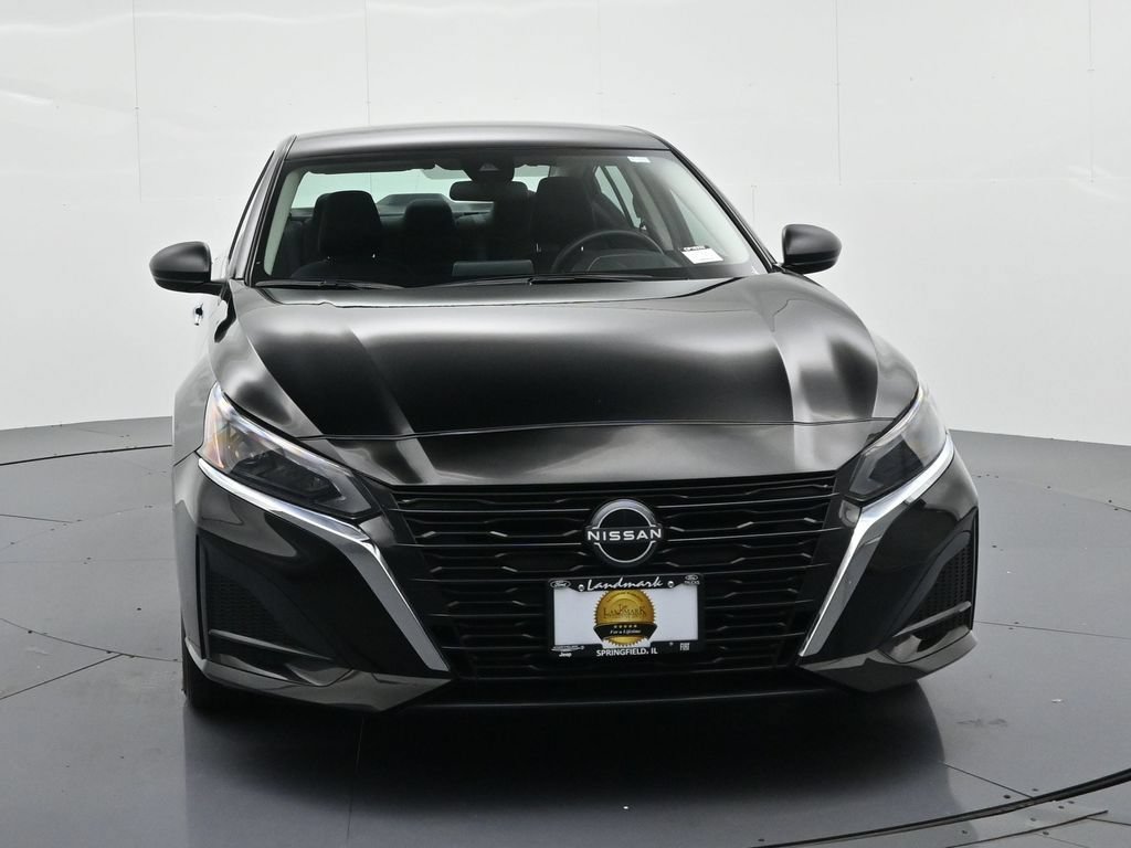 Used 2025 Nissan Altima 2.5 SV AWD/4WD image 3