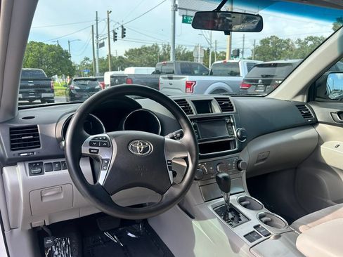 Used 2013 Toyota Highlander FWD image 9