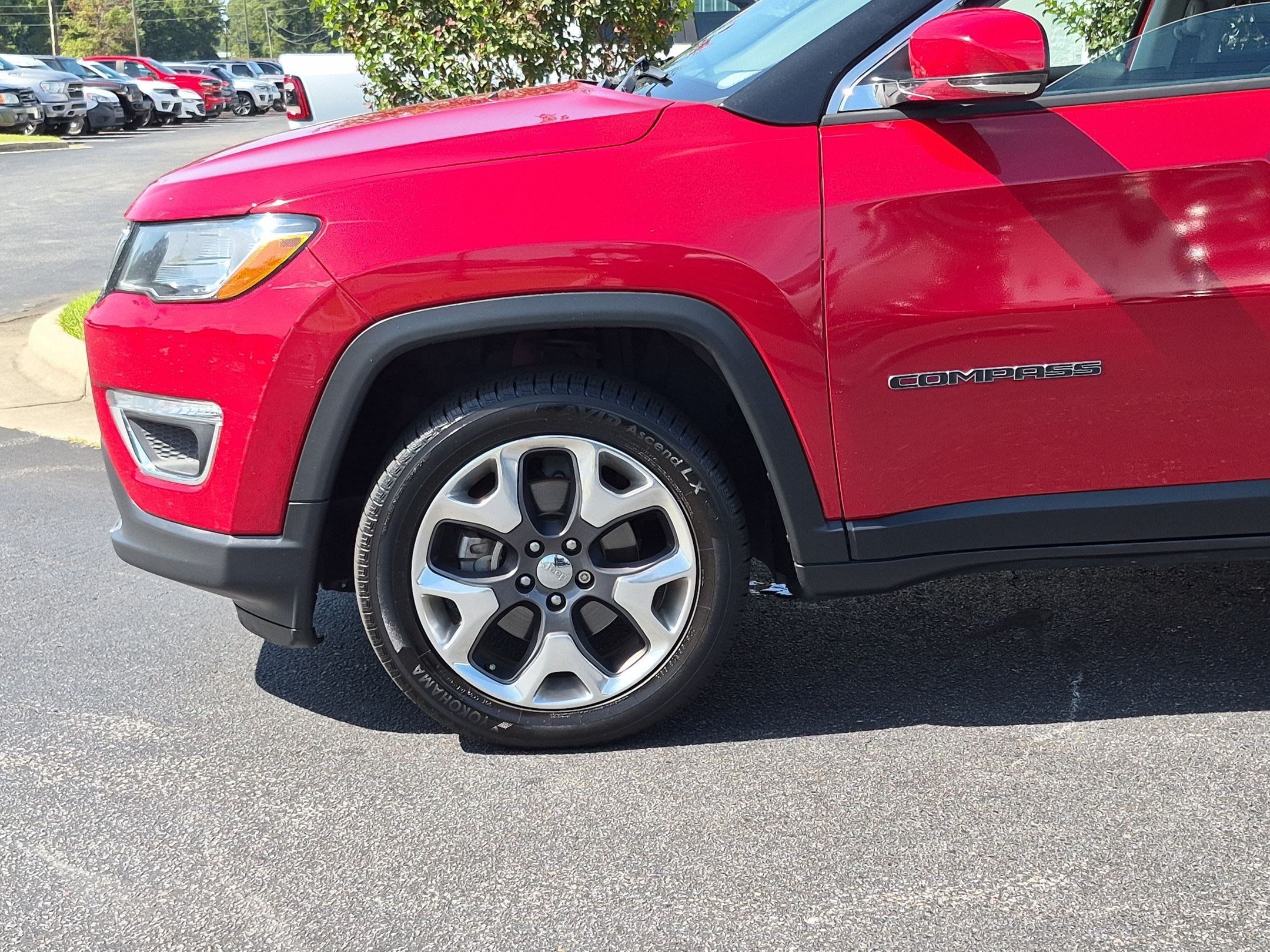 Used 2018 Jeep Compass Limited w/ Navigation Group AWD/4WD image 9