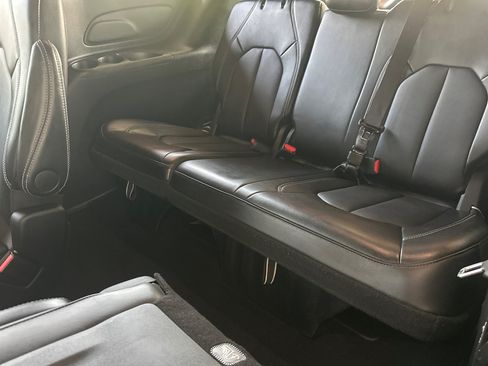 Used 2025 Chrysler Pacifica Select FWD image 15