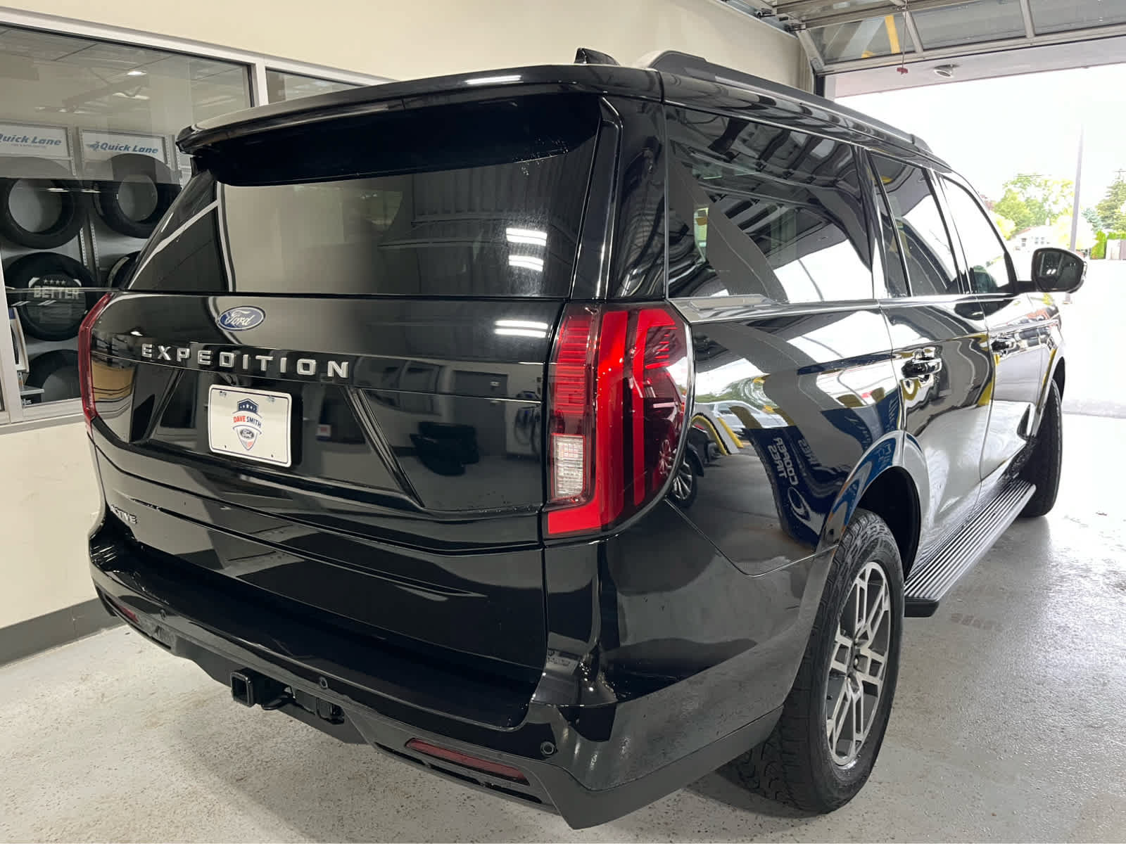 Certified 2025 Ford Expedition Active AWD/4WD image 11