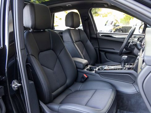 Certified 2025 Porsche Macan AWD/4WD image 57
