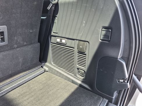 Used 2025 Ford Expedition Active image 18