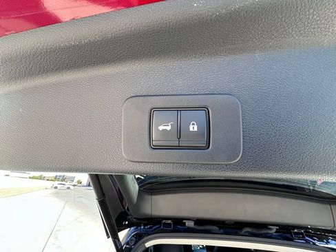 Used 2025 Nissan Murano SL image 9